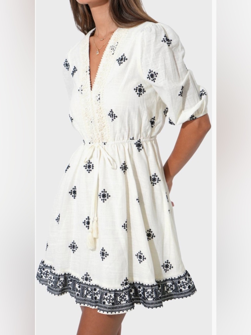NWT Adelyn Rae White Embroidered Mini Dress - Boho Tassel V-Neck